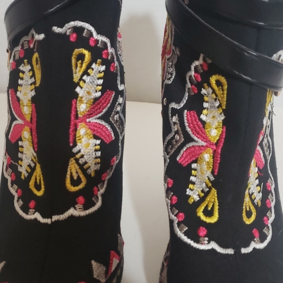 ANKLE WOMEN'S BOOTS, Size 6, colorful Never worn - Picture 11 of 11